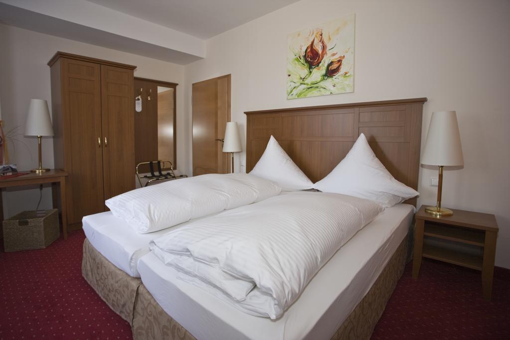 Hotel Schuberths Am Schloss Buttenheim Room photo