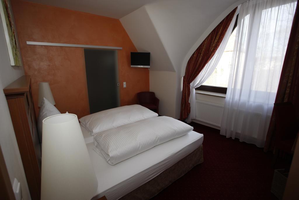 Hotel Schuberths Am Schloss Buttenheim Room photo