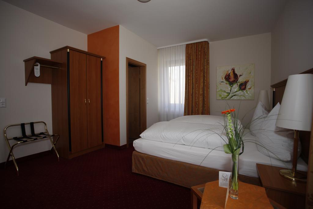 Hotel Schuberths Am Schloss Buttenheim Room photo